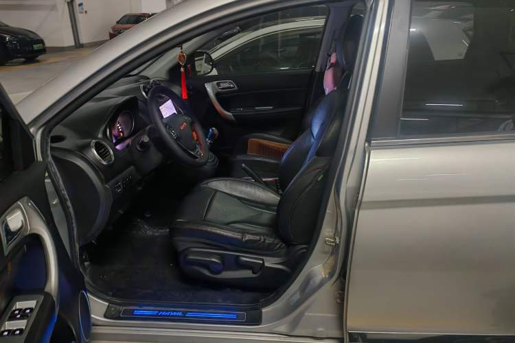 Used Haval H6 2014 Upgraded Model 1.5T Manual Two-Wheel Drive Elite Version Driver Seat