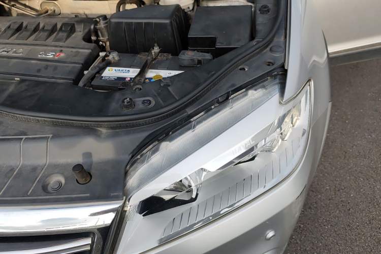 Used Haval H6 2014 Sport Version 1.5T Manual Two-Wheel Drive Elite Edition Engine Bay Left