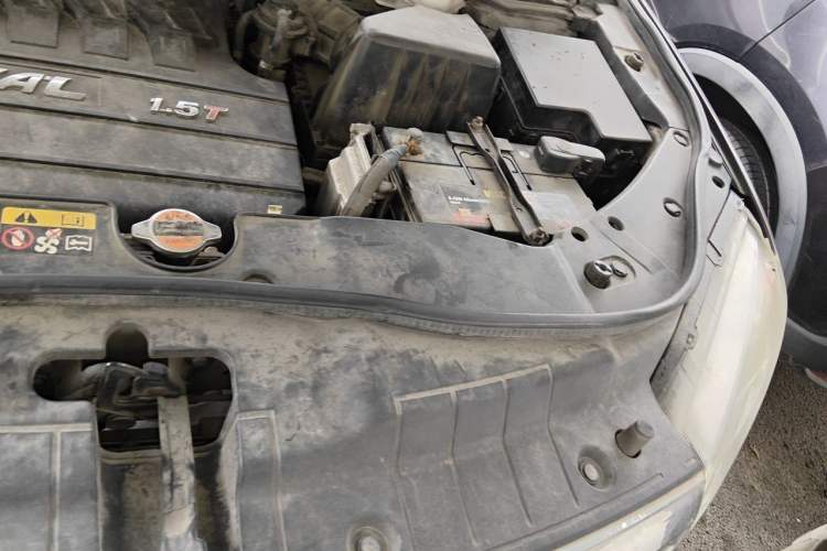 Used Haval H6 2014 Sport Version 1.5T Manual Two-Wheel Drive Elite Edition Engine Bay Left