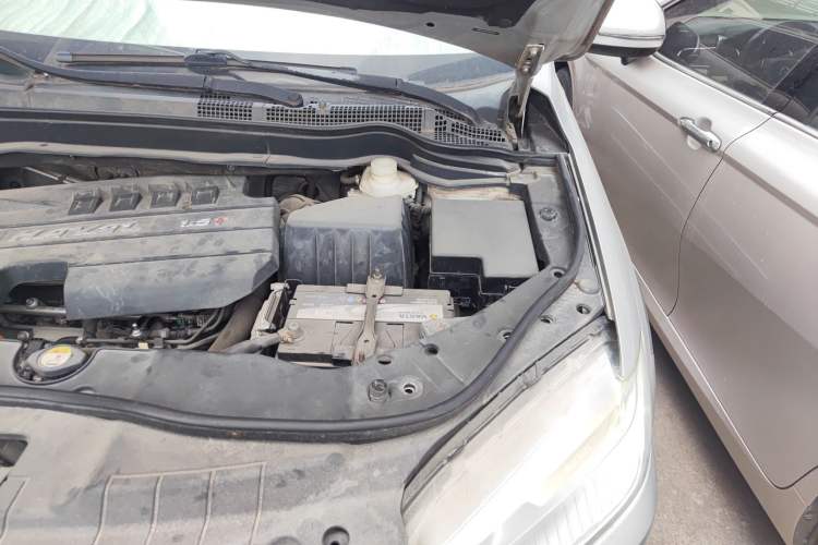 Used Haval H6 2014 Sport Version 1.5T Manual Two-Wheel Drive Elite Edition Engine Bay Left