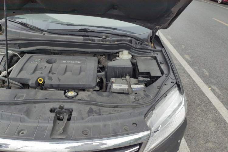 Used Haval H6 2014 Sport Edition 2.0T Diesel Manual Two-Wheel Drive Prestige Model Engine Bay Left