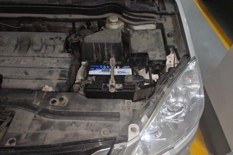 Used Haval H6 2014 Upgraded Model 1.5T Manual Two-Wheel Drive Elite Version Engine Bay Left