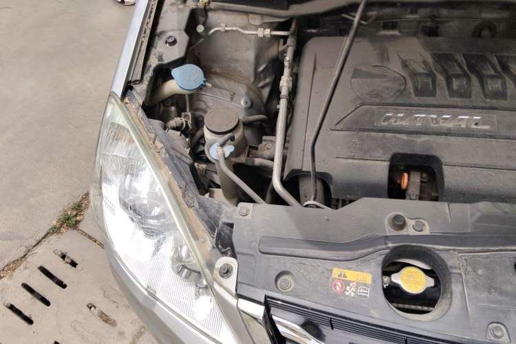 Used Haval H6 2014 Upgraded Model 1.5T Manual Two-Wheel Drive Elite Version Engine Bay Right