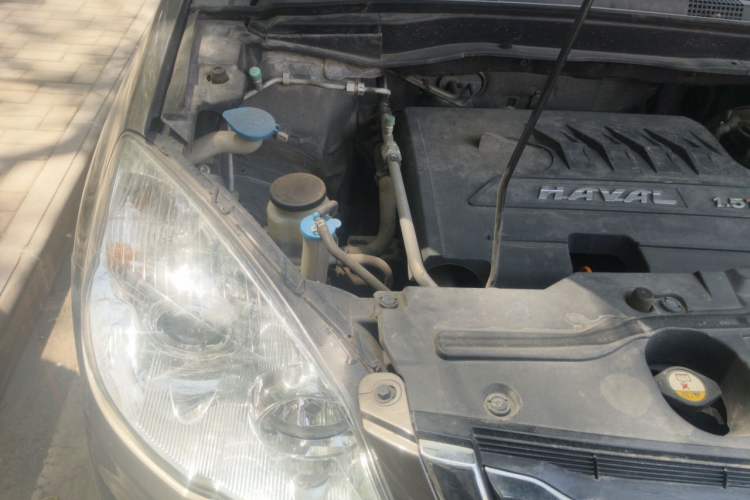 Used Haval H6 2014 Upgraded Model 1.5T Manual Two-Wheel Drive Elite Version Engine Bay Right