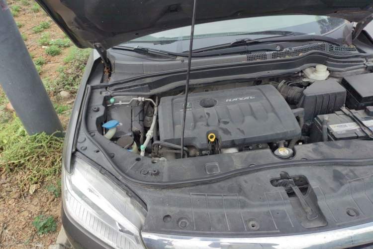 Used Haval H6 2014 Sport Edition 2.0T Diesel Manual Two-Wheel Drive Prestige Model Engine Bay Right