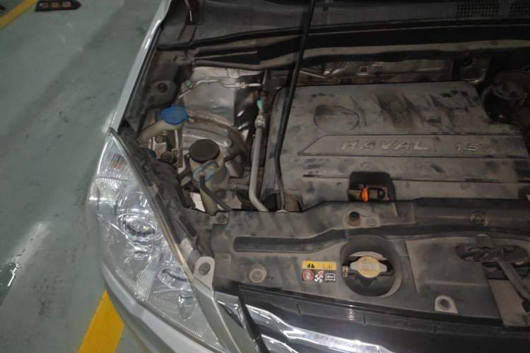 Used Haval H6 2014 Upgraded Model 1.5T Manual Two-Wheel Drive Elite Version Engine Bay Right