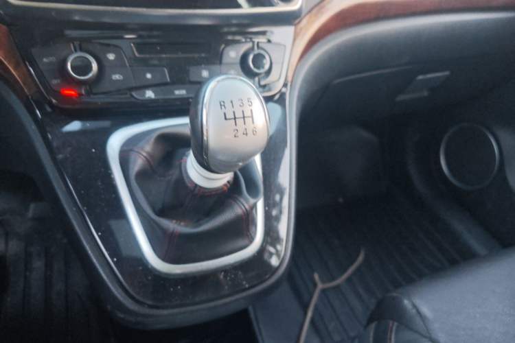 Used Haval H6 2014 Sport Version 1.5T Manual Two-Wheel Drive Elite Edition Gear Lever