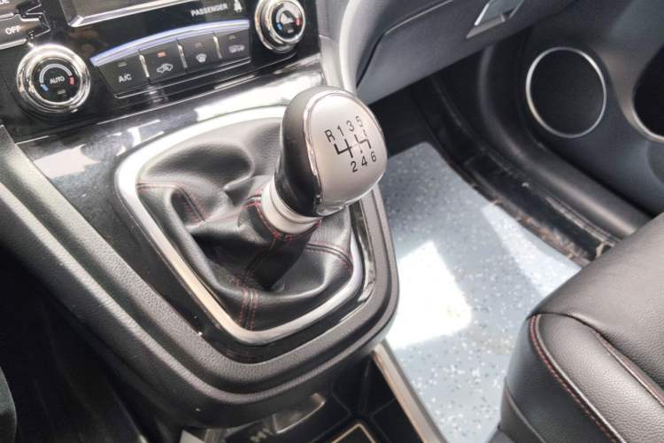 Used Haval H6 2014 Upgraded Model 1.5T Manual Two-Wheel Drive Elite Version Gear Lever
