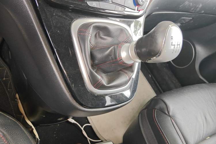 Used Haval H6 2014 Sport Version 1.5T Manual Two-Wheel Drive Elite Edition Gear Lever