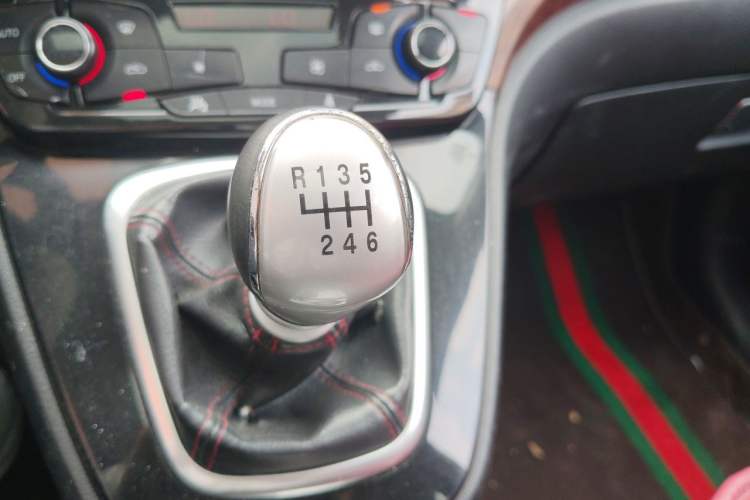 Used Haval H6 2014 Sport Version 1.5T Manual Two-Wheel Drive Elite Edition Gear Lever