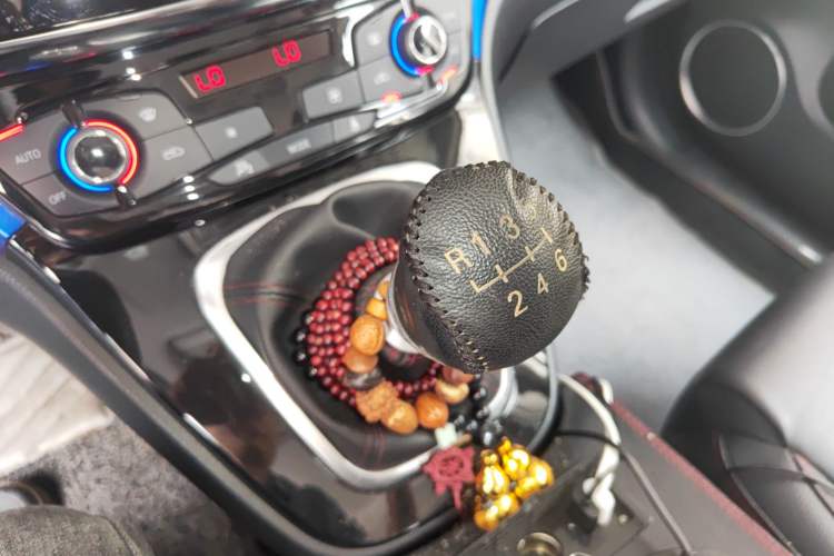 Used Haval H6 2014 Sport Version 1.5T Manual Two-Wheel Drive Elite Edition Gear Lever