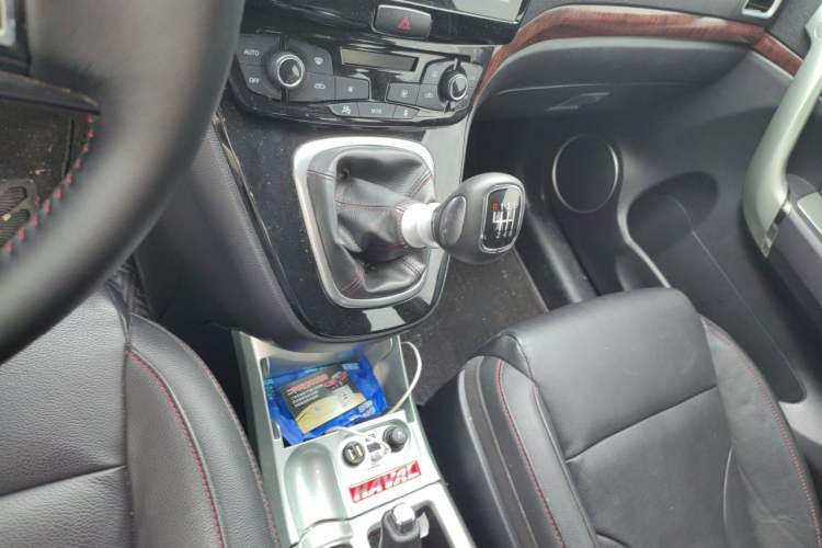 Used Haval H6 2014 Sport Edition 2.0T Diesel Manual Two-Wheel Drive Prestige Model Gear Lever
