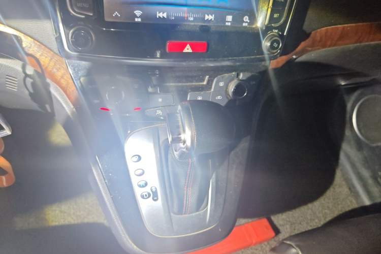 Used Haval H6 2014 Sport Edition 2.4L Automatic Elite Model Gear Lever