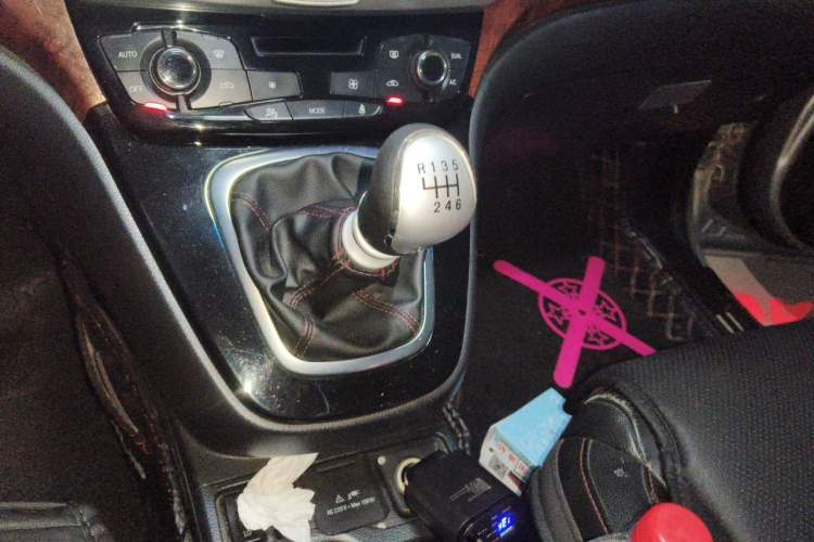 Used Haval H6 2014 Sport Edition 2.0T Diesel Manual Two-Wheel Drive Prestige Model Gear Lever