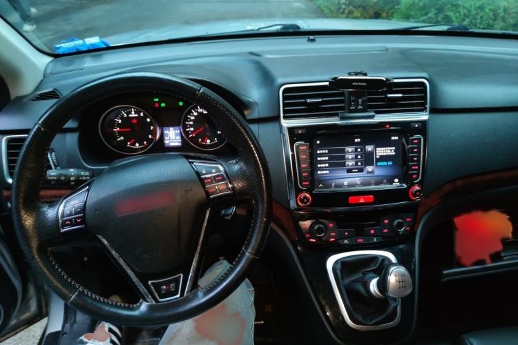 Used Haval H6 2014 Sport Version 1.5T Manual Two-Wheel Drive Elite Edition Interior 2