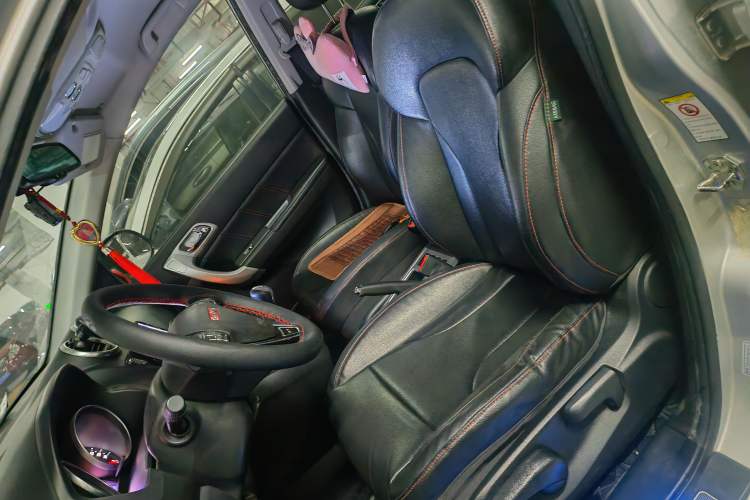 Used Haval H6 2014 Upgraded Model 1.5T Manual Two-Wheel Drive Elite Version Left Front Seat