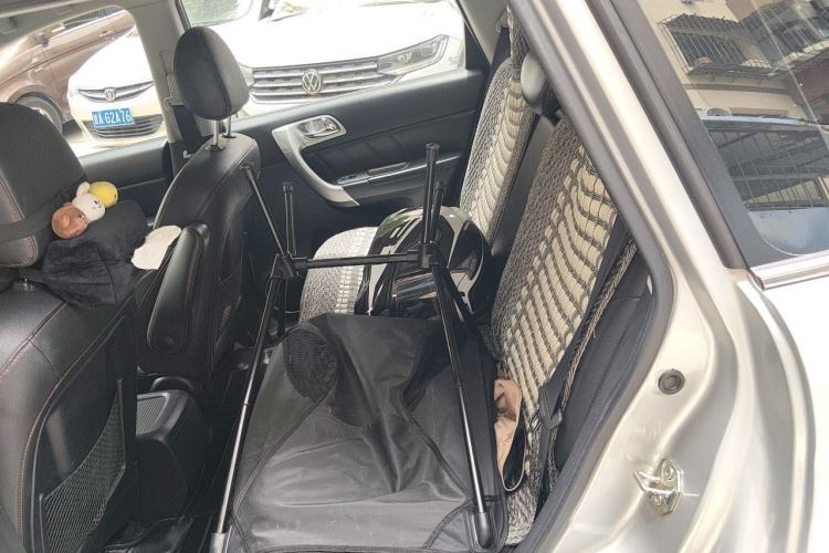 Used Haval H6 2014 Upgraded Model 1.5T Manual Two-Wheel Drive Elite Version Left Rear Seat