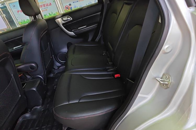 Used Haval H6 2014 Upgraded Model 1.5T Manual Two-Wheel Drive Elite Version Left Rear Seat