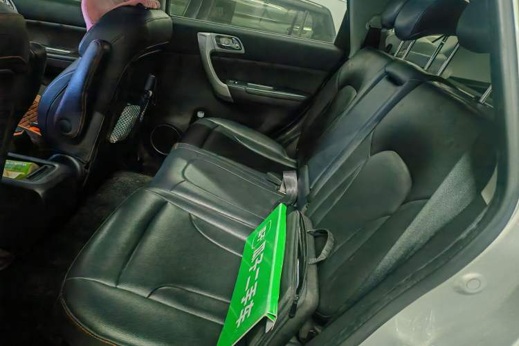 Used Haval H6 2014 Upgraded Model 1.5T Manual Two-Wheel Drive Elite Version Left Rear Seat