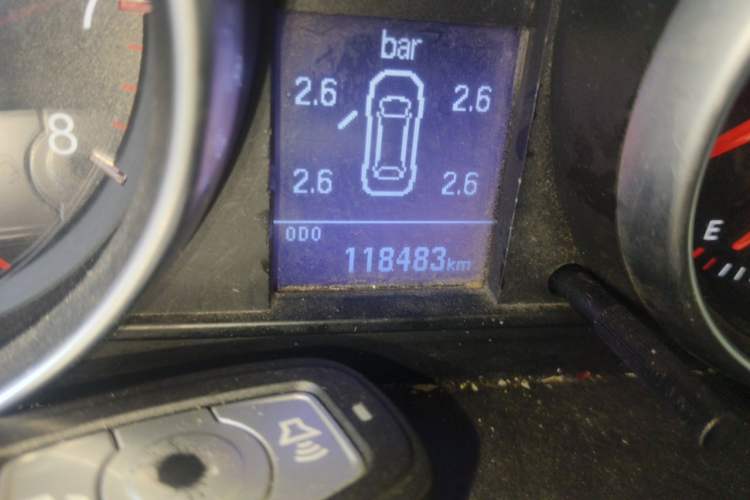 Used Haval H6 2014 Upgraded Model 1.5T Manual Two-Wheel Drive Elite Version Odometer Close Up