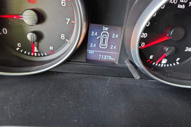 Used Haval H6 2014 Upgraded Model 1.5T Manual Two-Wheel Drive Elite Version Odometer Close Up