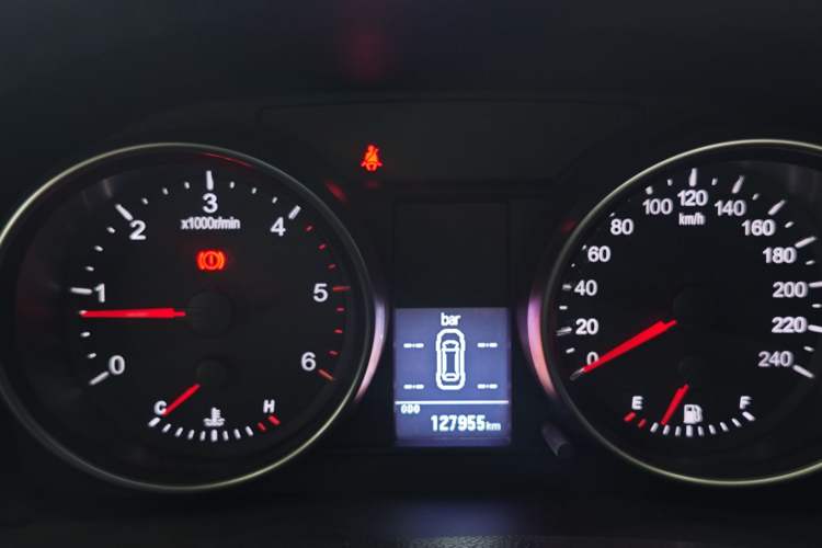 Used Haval H6 2014 Upgraded Model 2.0T Diesel Manual 4x4 Prestige Version Odometer Close Up