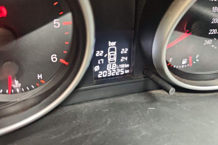 Used Haval H6 2014 Upgraded Model 2.0T Diesel Manual Two-Wheel Drive Urban Version Odometer Close Up