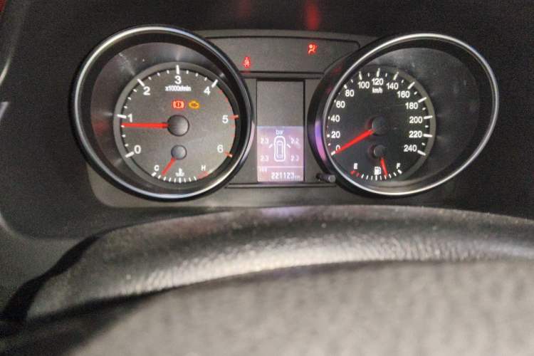 Used Haval H6 2014 Sport Edition 2.0T Diesel Manual Two-Wheel Drive Prestige Model Odometer Close Up