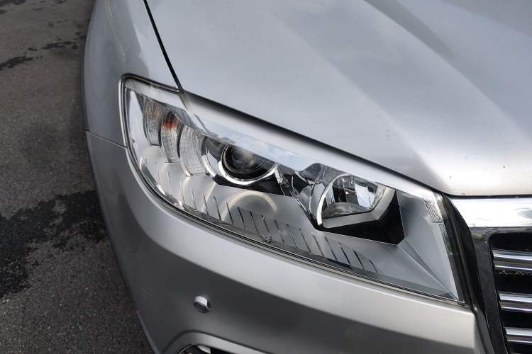 Used Haval H6 2014 Sport Version 1.5T Manual Two-Wheel Drive Elite Edition Right Front Headlight