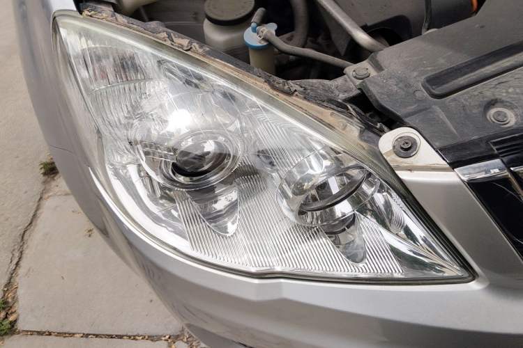 Used Haval H6 2014 Upgraded Model 1.5T Manual Two-Wheel Drive Elite Version Right Front Headlight