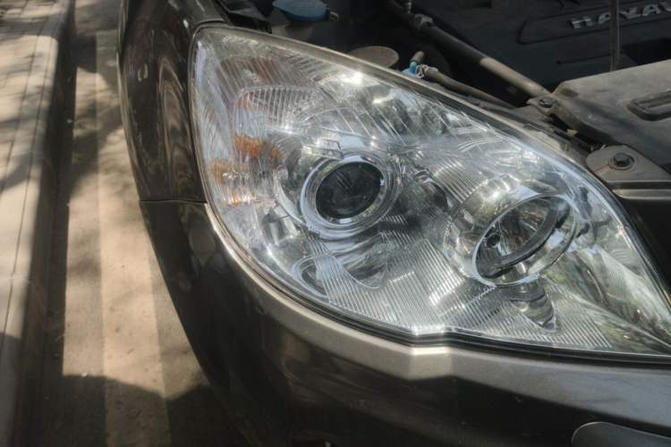 Used Haval H6 2014 Upgraded Model 1.5T Manual Two-Wheel Drive Elite Version Right Front Headlight