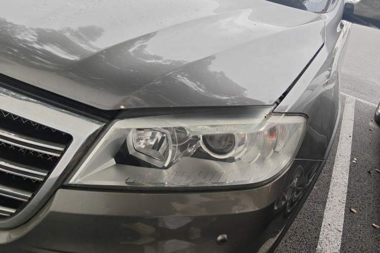 Used Haval H6 2014 Sport Version 1.5T Manual Two-Wheel Drive Elite Edition Right Front Headlight
