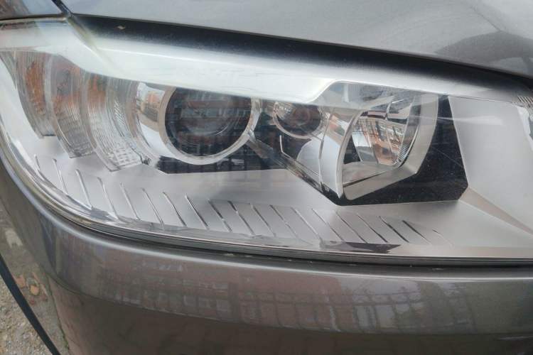 Used Haval H6 2014 Sport Version 1.5T Manual Two-Wheel Drive Elite Edition Right Front Headlight