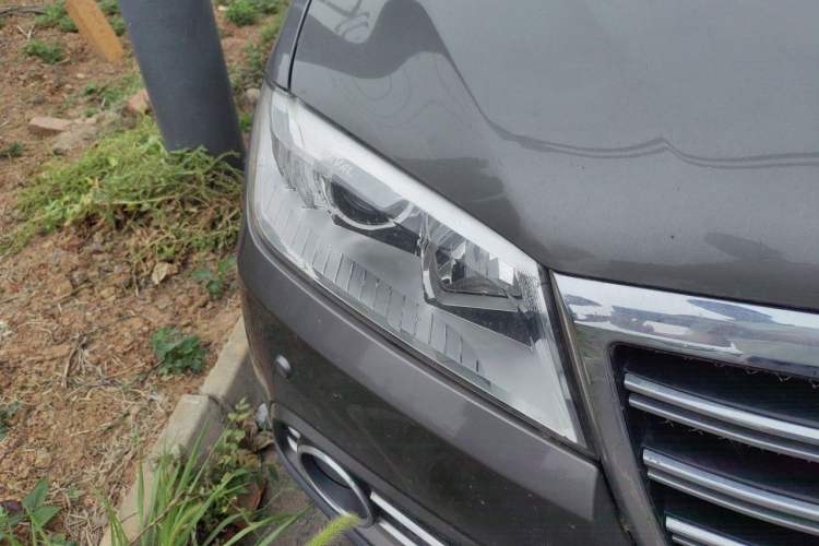 Used Haval H6 2014 Sport Edition 2.0T Diesel Manual Two-Wheel Drive Prestige Model Right Front Headlight
