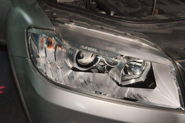Used Haval H6 2014 Sport Edition 2.0T Diesel Manual Two-Wheel Drive Prestige Model Right Front Headlight