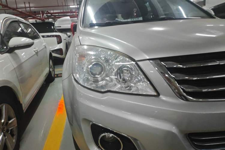 Used Haval H6 2014 Upgraded Model 1.5T Manual Two-Wheel Drive Elite Version Right Front Headlight