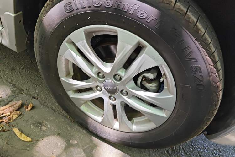 Used Haval H6 2014 Upgraded Model 1.5T Manual Two-Wheel Drive Elite Version Right Front Wheel Hub