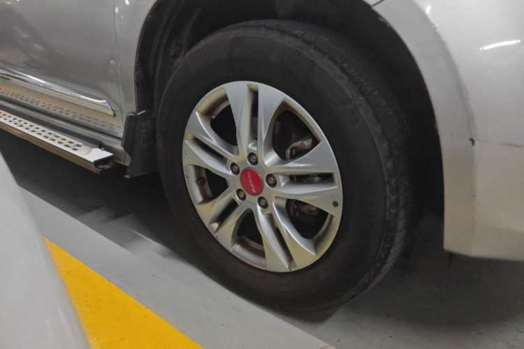 Used Haval H6 2014 Upgraded Model 1.5T Manual Two-Wheel Drive Elite Version Right Front Wheel Hub