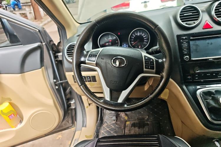 Used Haval H6 2014 Upgraded Model 2.0T Diesel Manual Two-Wheel Drive Urban Version Steering Wheel