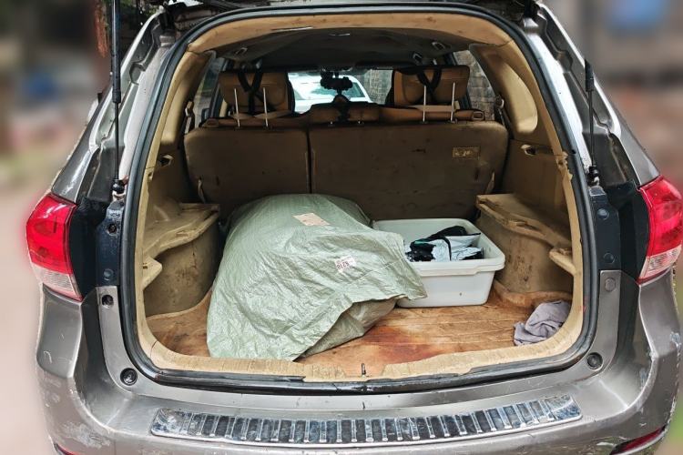 Used Haval H6 2014 Upgraded Model 2.0T Diesel Manual Two-Wheel Drive Urban Version Trunk