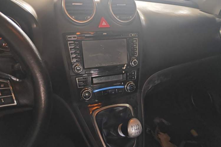 Used Haval H6 2014 Upgraded Model 1.5T Manual Two-Wheel Drive Elite Version Audio And AC Panel