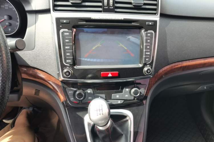 Used Haval H6 2014 Sport Version 1.5T Manual Two-Wheel Drive Elite Edition Audio And AC Panel