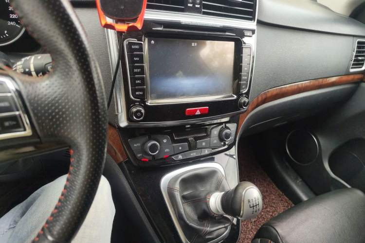 Used Haval H6 2014 Sport Version 1.5T Manual Two-Wheel Drive Elite Edition Audio And AC Panel