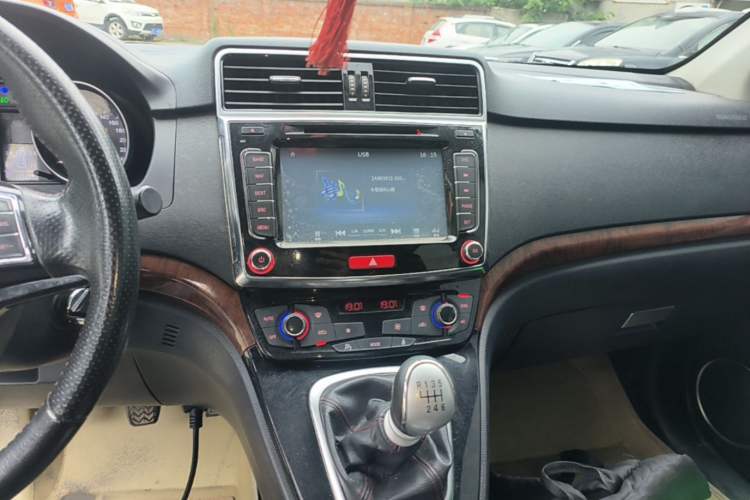 Used Haval H6 2014 Sport Version 1.5T Manual Two-Wheel Drive Elite Edition Audio And AC Panel