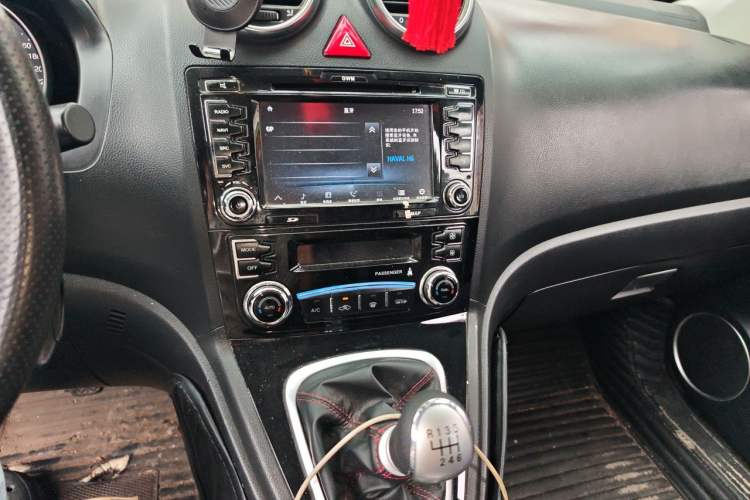 Used Haval H6 2014 Upgraded Model 1.5T Manual Two-Wheel Drive Elite Version Audio And AC Panel