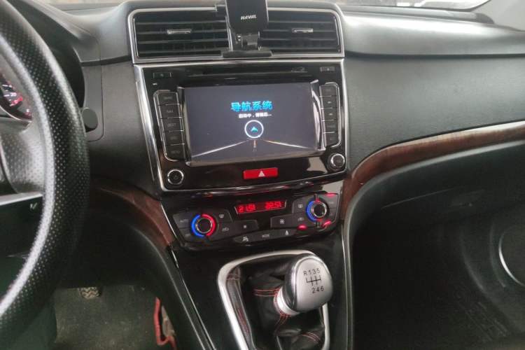 Used Haval H6 2014 Sport Edition 2.0T Diesel Manual Two-Wheel Drive Prestige Model Audio And AC Panel