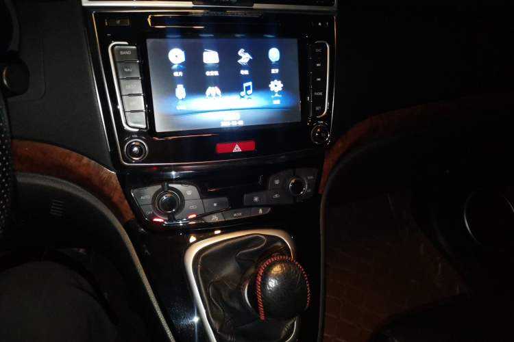 Used Haval H6 2014 Sport Version 1.5T Manual Two-Wheel Drive Elite Edition Audio And AC Panel