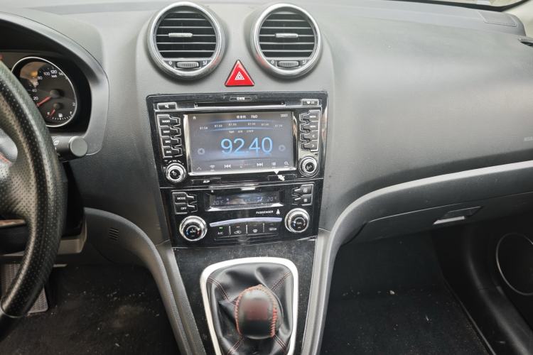 Used Haval H6 2014 Upgraded Model 2.0T Diesel Manual Two-Wheel Drive Elite Version Audio And AC Panel