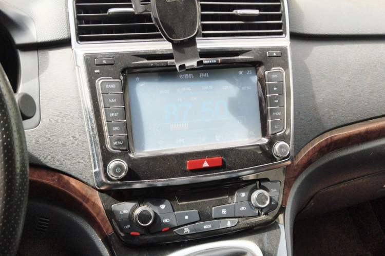 Used Haval H6 2014 Sport Version 1.5T Manual Two-Wheel Drive Elite Edition Audio And AC Panel
