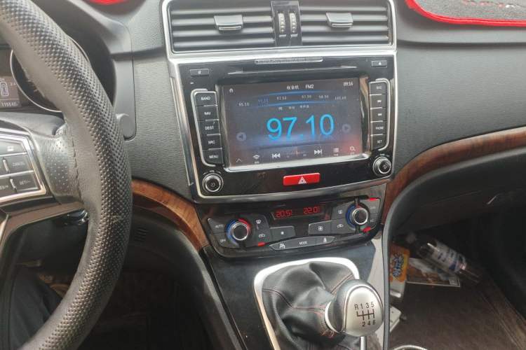 Used Haval H6 2014 Sport Version 1.5T Manual Two-Wheel Drive Elite Edition Audio And AC Panel